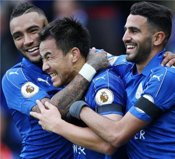 نتائج_البريمرليج توتنهام يفرط في الصدارة وحامل اللقب يستعيد توازنه بثلاثية