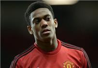 أزمة النجوم إبراهيموفيتش حصل على رقم قميص مارتيال دون علمه