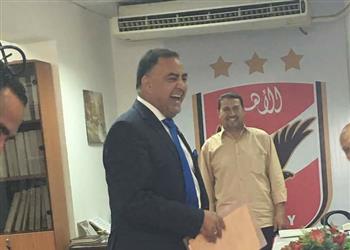 نائب برلماني يتقدم بأوراق ترشحه على منصب رئيس الأهلي