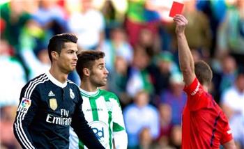 أخبار موندو ديبورتيفو تبرز واقعة لرونالدو وتقارنها بسلوك نيمار مع مشجعي فالنسيا