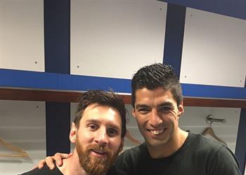 سوشيال_الكلاسيكو سواريز إلى ميسي بعد الفوز أمام ريال مدريد أنت أفضل لاعب في التاريخ