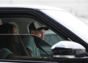 ميسي يطير إلى إنجلترا