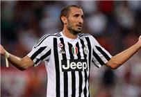 كيلليني يشرح كيفية مراقبة وإيقاف ميسي ورونالدو