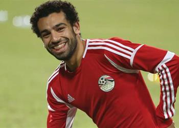 م حترفين صورة موقع روما وجماهيره ي ساندون صلاح بطريقة مختلفة قبل مواجهة بوركينا فاسو