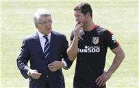 ميركاتو المدربين رئيس أتلتيكو مدريد يؤكد وصوله عرضا من الاتحاد الأرجنتيني من أجل سيموني ويرفضه