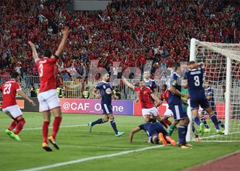 الأهلي يطالب كاف بتأجيل موعد النهائي الإفريقي