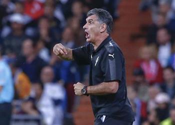 مدرب إيبار كاسيميرو بريء وبنزيما المهاجم الأفضل في العالم