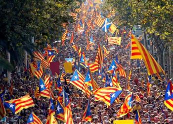 نجوم برشلونة ينددون بأحداث كتالونيا وبيكيه يصوت لصالح الإنفصال