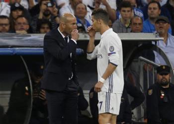 مقابلة صحفية 1 زيدان أخبرت رونالدو بضرورة اللعب بشكل أقل لصالحه لا توجد كلمات تنصفه وكل شيء معه ممكن ا