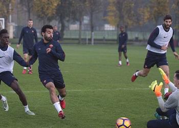 م حترفين سباليتي يعلن قائمة روما لمواجهة بيسكارا صلاح متواجد وتوتي يعود