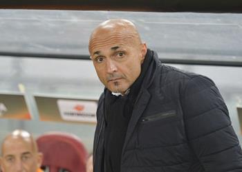 م حترفين مؤتمر سباليتي أردت إشراك صلاح منذ البداية لكنه لم يتدرب كثيرا