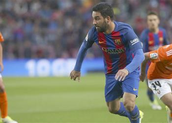 تصريحات رئيس نابولي يفتح باب المفاوضات مع برشلونة لضم توران