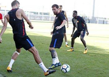 عروض إنجليزية للظفر بخدمات مدافع برشلونة