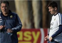 تصريحات تاتا مارتينو كنت أعلم أن ميسي سيعود عن قرار إعتزاله