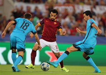 م حترفين شركة EA sports تسأل متابعيها هل محمد صلاح هو نسخة ميسي الرخصية في لعبة الفيفا ورواد اللعبة يجيبون