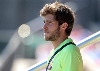 روبيرتو ي بلغ زملائه في برشلونة بقراره النهائي حول مستقبله