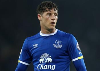 تقارير الميركاتو منافسة إنجليزية ثلاثية للتعاقد مع باركلي هذا الصيف