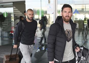 طائرة ميسي تتوقف في باريس والسبب