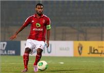 عاشور يغادر تدريب الأهلي مصابا