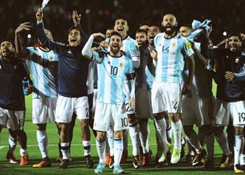 ديبالا محظوظ لرؤية ميسي عن قرب