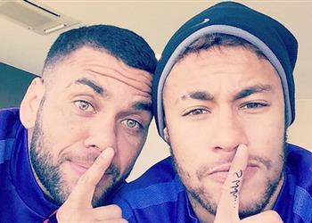 فيديو مشجع لبرشلونة يهين نيمار وألفيش يرد