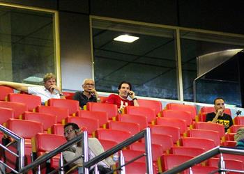 كوبر يحضر مباراة الأهلي والتعدين بملعب السلام