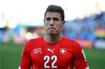 تقارير الميركاتو المدير الرياضي لبرشلونة يتابع مدافع سويسرا تمهيدا للتعاقد معه