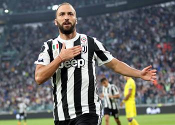 وكيله هيجواين سعيد جد ا في يوفنتوس