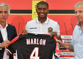 مدافع برشلونة الم عار لنيس أريد العودة إلى الكامب نو