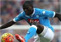 نابولي يرفض العرض الأخير من تشيلسي لشراء مدافعه المميز