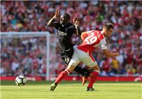 صحيفة مترو تتحدث عن تشاكا بديل النني وتتساءل من يستحق اللعب أساسيا