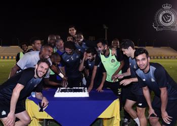 النصر السعودي يحتفل مع حسام غالي بتأهل مصر للمونديال