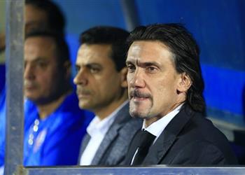 نيبوشا يعترض على قرارات الغندور بين شوطي مباراة الزمالك والإنتاج