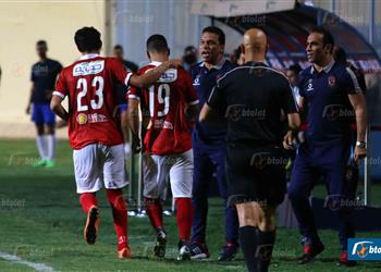 بالفيديو جماهير الأهلي تهتف الدوري يا حسام والبدري يرد