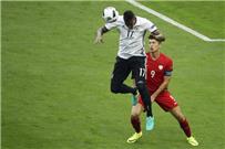 يورو_بطولات بواتينج يحصل على لقب أفضل لاعب في مباراة ألمانيا وبولندا