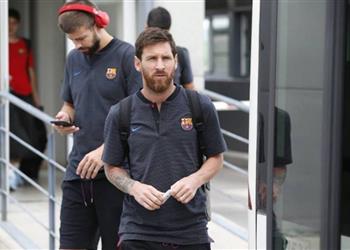 جماهير ريال مدريد ت حيي ميسي وتستفز بيكيه
