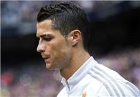 زيدان جميع لاعبي ريال مدريد يقفون بجانب رونالدو