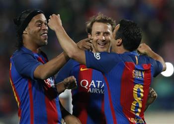 مباراة الأساطير برشلونة يفوز على ريال مدريد في ليلة تألق رونالدينيو