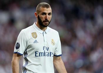 ريال مدريد ينوي استخدام بنزيما لضم مهاجم جديد