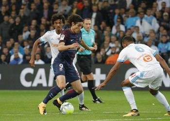 كافاني يدعو باريس سان جيرمان إلى التحسن المستمر