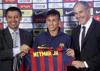 نيمار يرفض تشبيهه بـ فيجو بعد انتقاله إلى باريس سان جيرمان