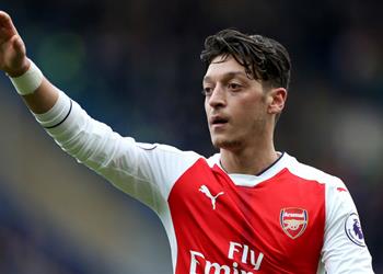 وكيل أوزيل يحسم مستقبل اللاعب الألماني