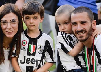 أخبار فيديو نجل بونوتشي مشجع تورينو مستاء من تتويج يوفنتوس بالكالتشيو