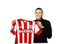 هل يرتدي رمضان صبحي رقم شهداء الأهلي مع ستوك سيتي