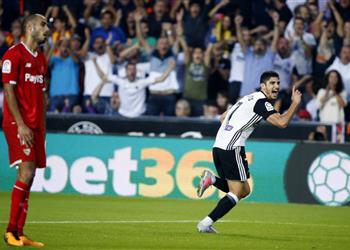 فالنسيا يدهس إشبيلية برباعية ويواصل ملاحقة برشلونة