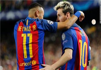 سوشيال_بطولات بالفيديو ردة فعل هادئة من ميسي بعد إضاعة نيمار لركلة الجزاء أمام مانشستر سيتي