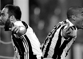 أخبار هيجواين يعادل رقم تريزيجيه مع يوفنتوس