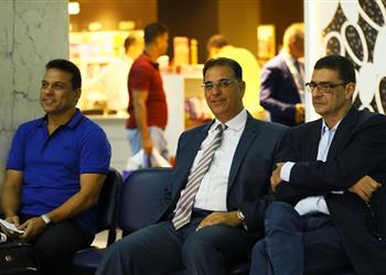 سفير مصر في تونس يكشف سر بكاء طاهر ويحذر جماهير الأهلي