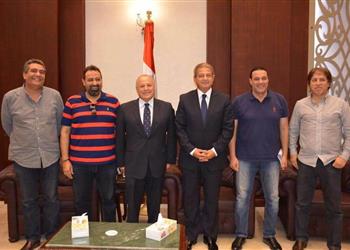 وزير الرياضة يشكل لجنة لتنظيم عودة الجماهير للملاعب