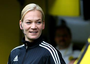 أخبار الدوري الألماني يعلن تعيين أول حكم امرأة لإدارة مباريات الموسم الجديد